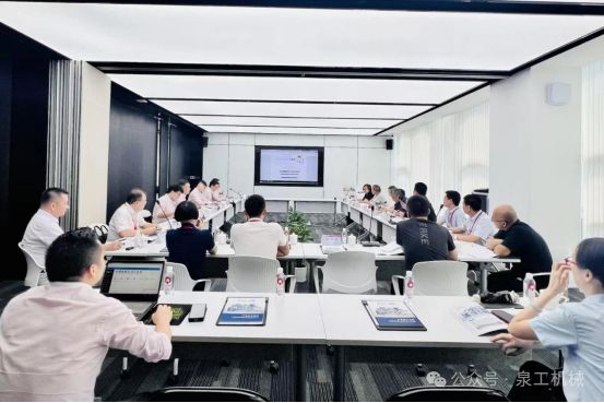 Pertemuan peluncuran standar industri untuk “Mesin Pembentuk Batako Beton (Papan) Batu Imitasi” dan seminar standar industri untuk “Cetakan untuk Mesin Pembentuk Blok” berhasil diadakan di Quangong Group