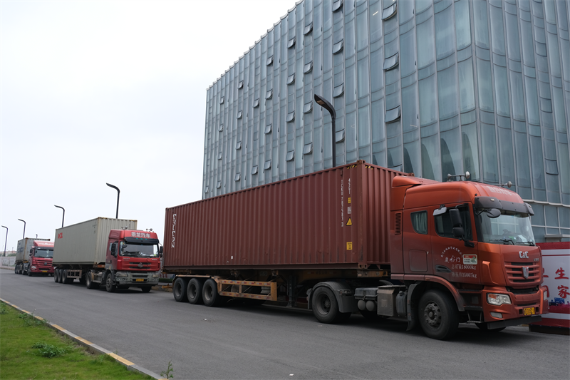 Mesin Pembuat Batako QGM Dikirim ke Timur Tengah, Membantu Konstruksi Regional Mengambil Lompatan Baru ke Depan