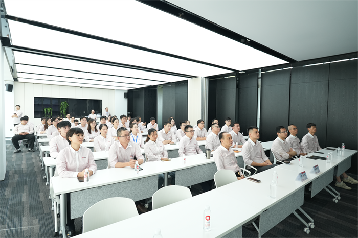 QGM: Menyaksikan parade militer bersama dan mengumpulkan kekuatan untuk kemajuan