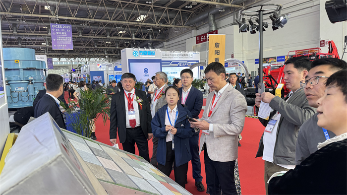 Pertemuan Musim Gugur Emas untuk Membicarakan Manufaktur Cerdas, Kekuatan Quangong Menciptakan Kecemerlangan