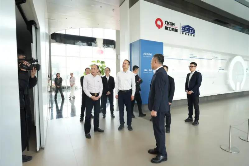 Pemerintah dan perusahaan bekerja sama untuk mendorong pembangunan; penelitian di tempat menghangatkan hati perusahaan.