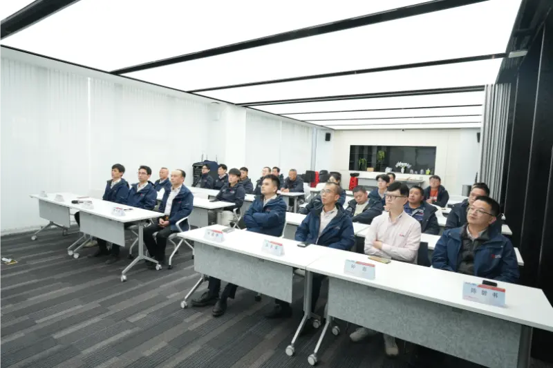 Pertemuan mobilisasi proyek pembuatan batu bata luar negeri Quangong Machinery Co., Ltd. berakhir dengan sukses.