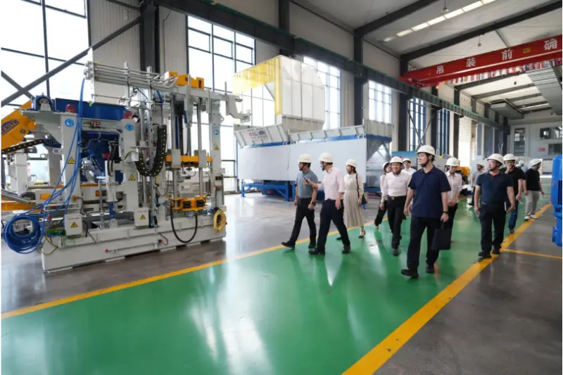 Pejabat dari Departemen Industri dan Teknologi Informasi Provinsi Fujian Mengunjungi Quangong Machinery Co., Ltd. untuk Inspeksi dan Bimbingan