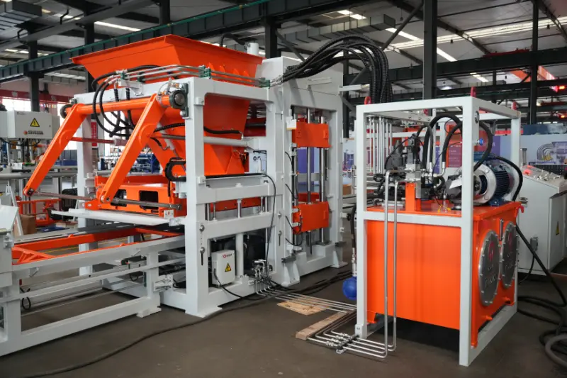 Cerdas dan Efisien, Meningkatkan Kualitas dan Produktivitas: Lini Produksi Pembuatan Batu Bata QT10 Baru Quangong Machinery Co., Ltd. Membuat Kehebohan